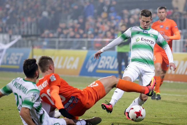 尤其在面对 尤其在面对